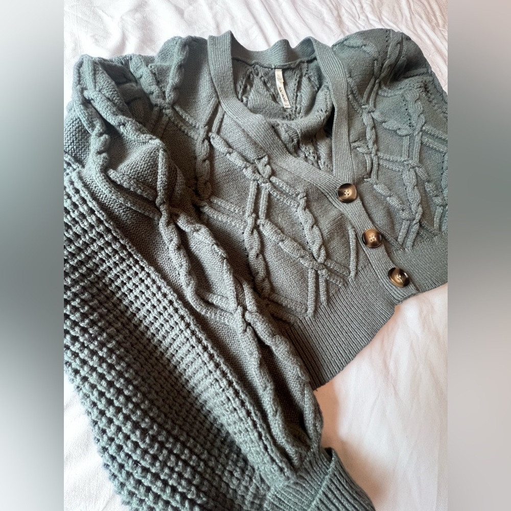 New Mode USA- Crop knit sweater - Picture 4 of 4